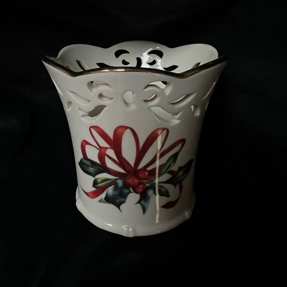 Lenox Home Collection “Winter Greetings” Votive Holder. - Picture 1 of 7